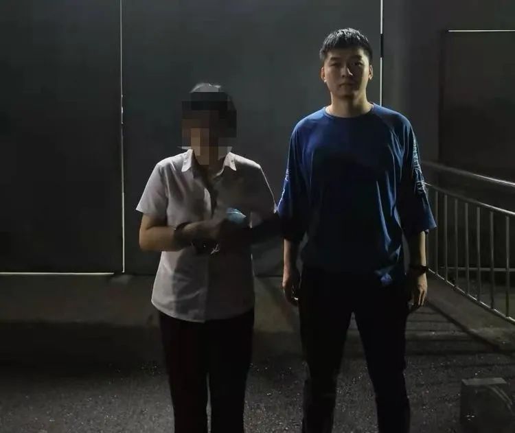 DƬ